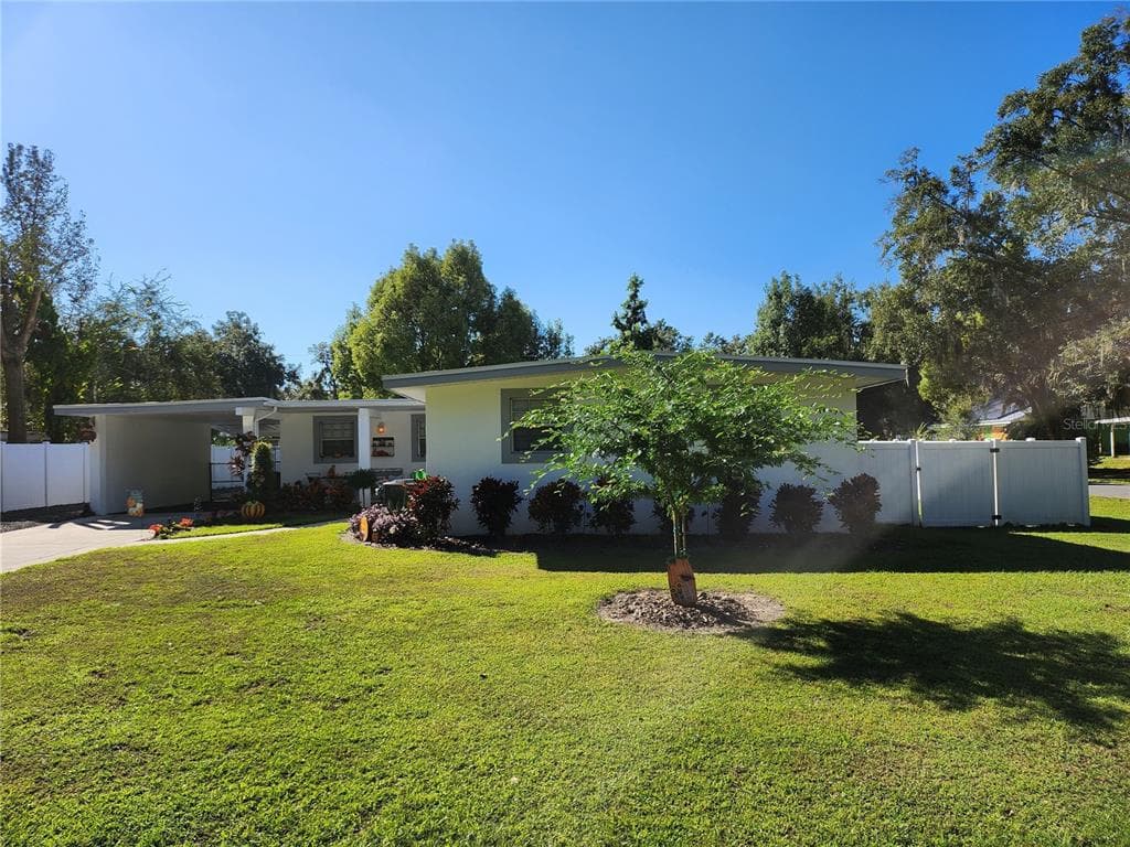 1011 OAKLAND HEIGHTS AVENUE PLANT CITY, FL 33563