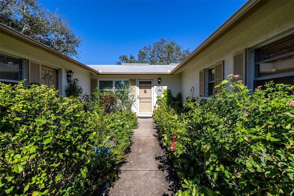 3135 37TH LANE S UNIT B ST PETERSBURG, FL 33711
