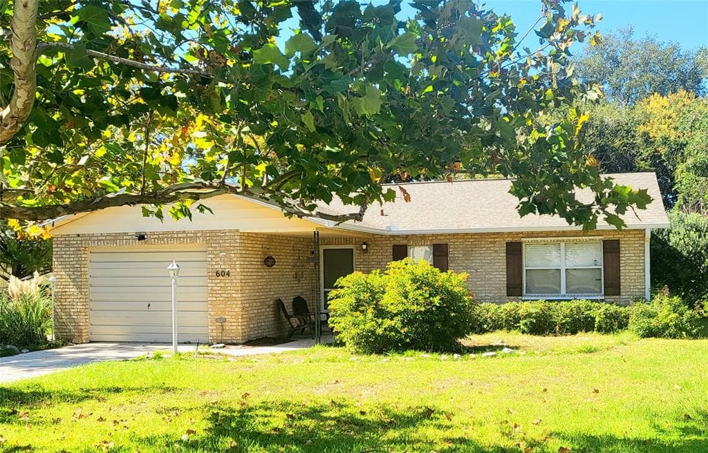 604 HILL STREET EUSTIS, FL 32726