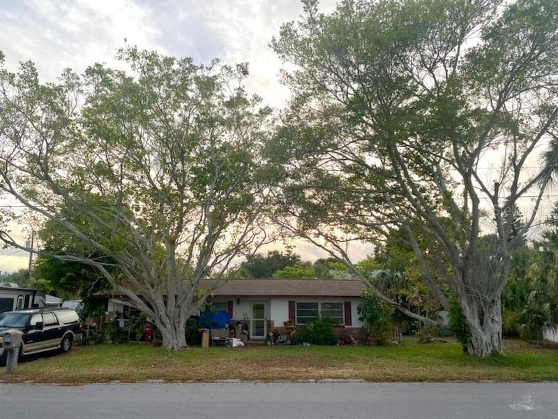1400 BAY PALM BOULEVARD INDIAN ROCKS BEACH, FL 33785