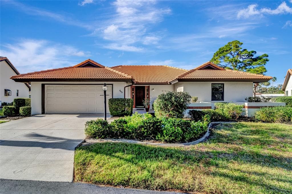 242 LAUREL HOLLOW DRIVE UNIT 21