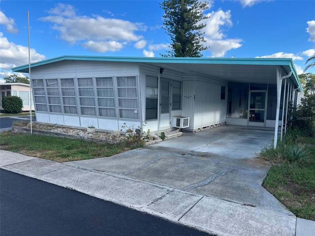 201 ROYAL PALM CIRCLE LARGO, FL 33778
