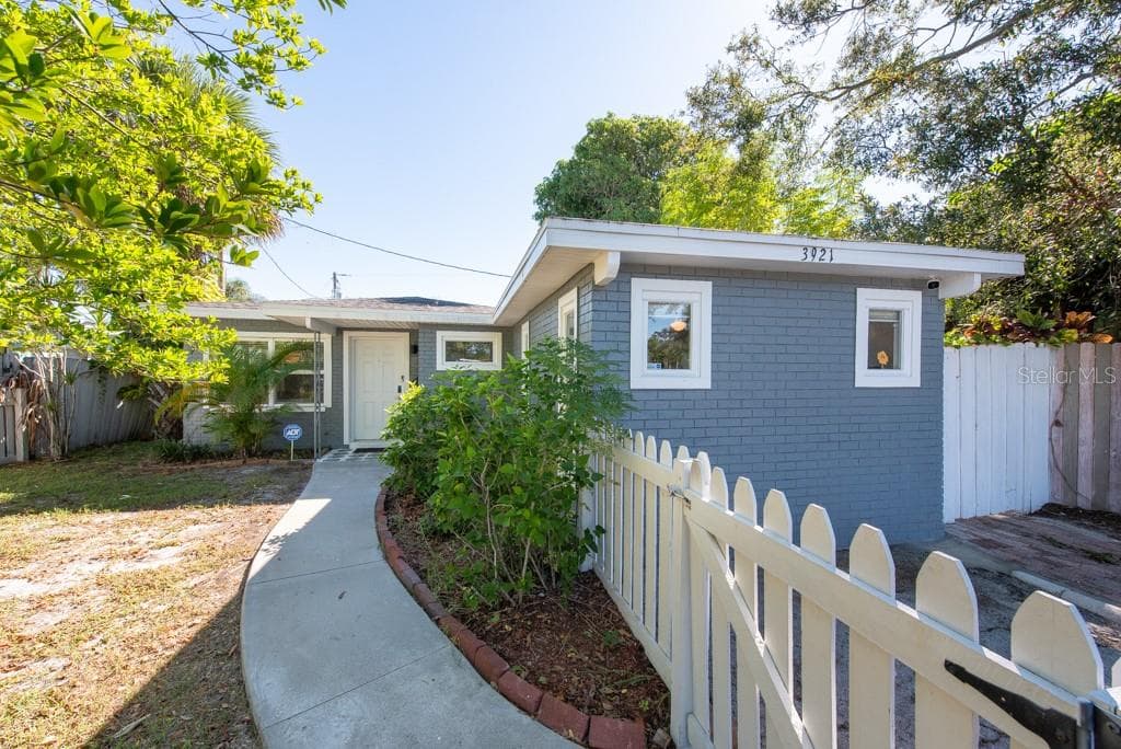 3921 71ST STREET N ST PETERSBURG, FL 33709