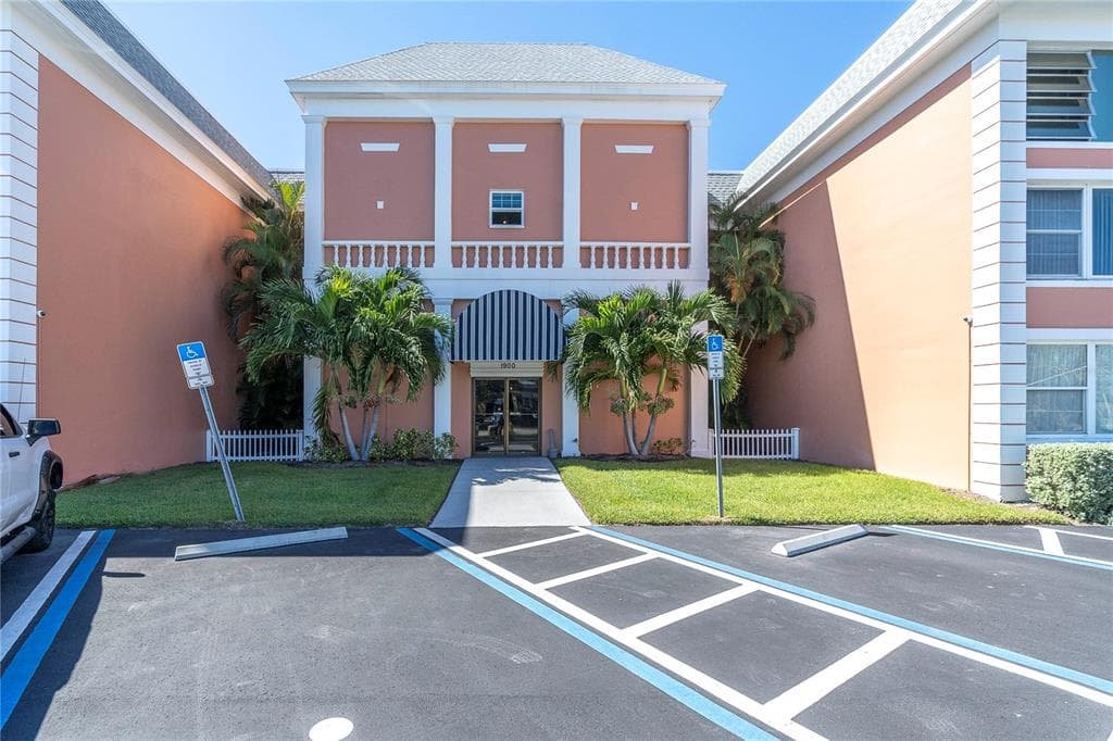 1900 68TH STREET N UNIT 208 ST PETERSBURG, FL 33710