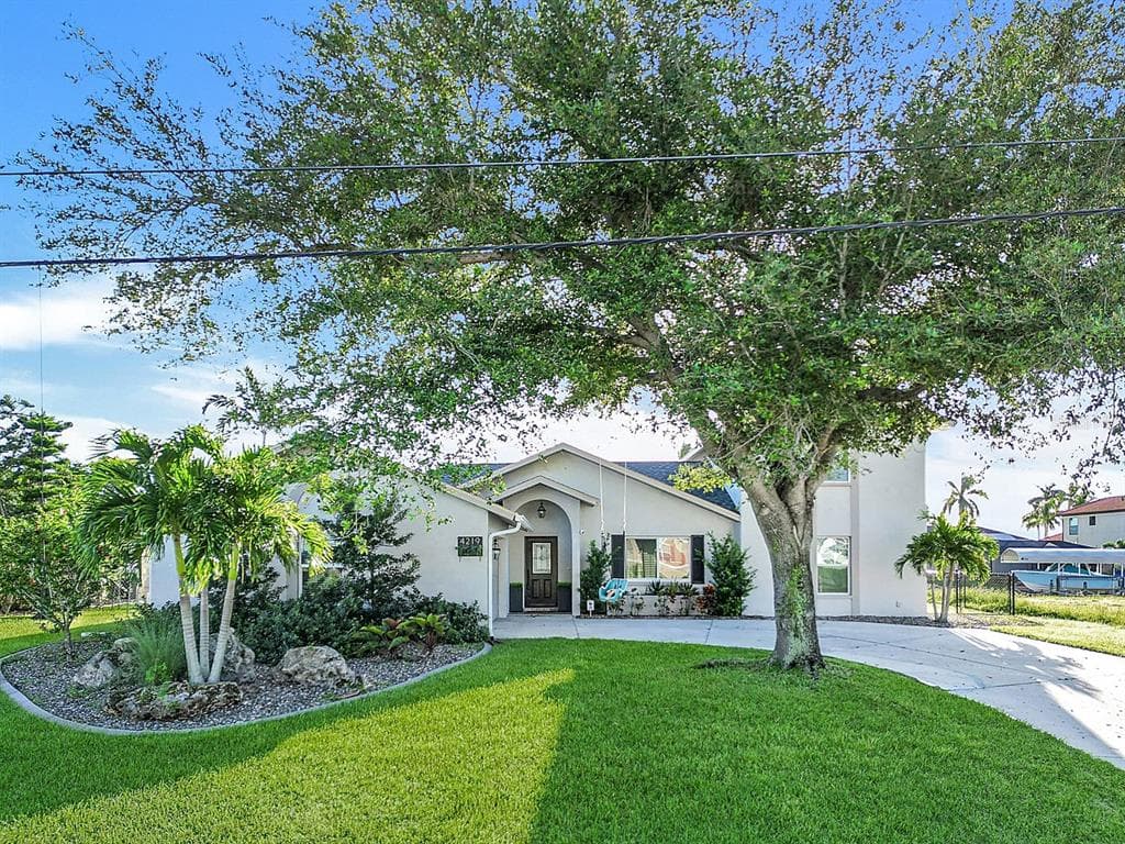 4219 SW 13TH AVENUE CAPE CORAL, FL 33914
