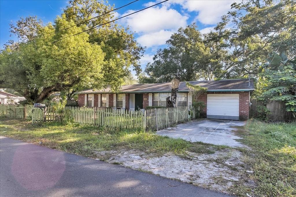 10121 N ASTER AVENUE TAMPA, FL 33612