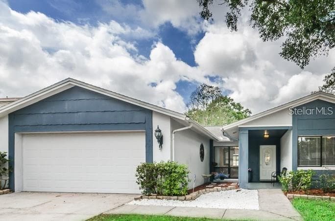 15716 COUNTRY LAKE DRIVE TAMPA, FL 33624
