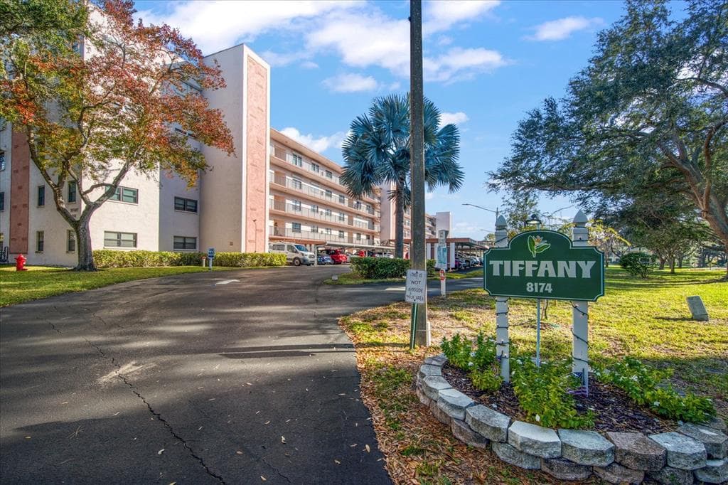 8174 TERRACE GARDEN DRIVE N UNIT 310 ST PETERSBURG, FL 33709