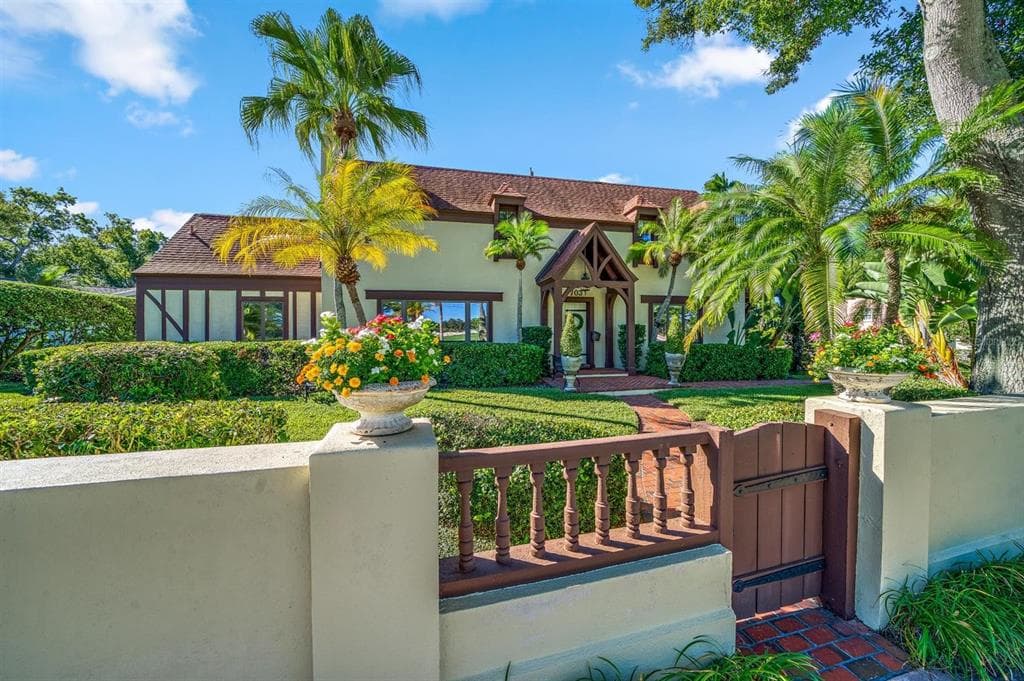 703 BAYVIEW DRIVE