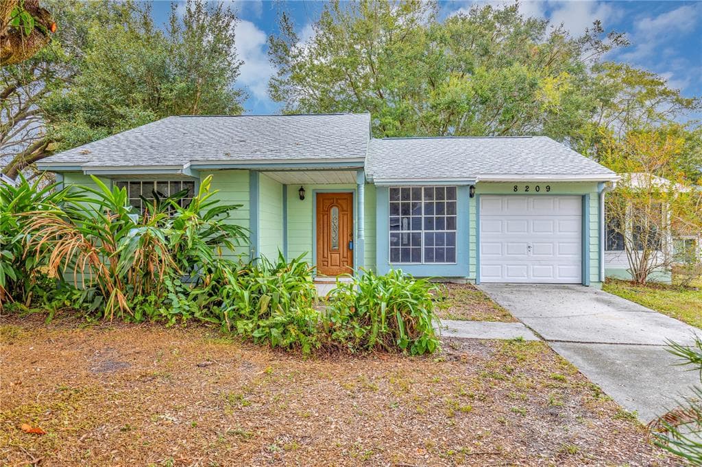 8209 STEAMBOAT LANE TAMPA, FL 33637
