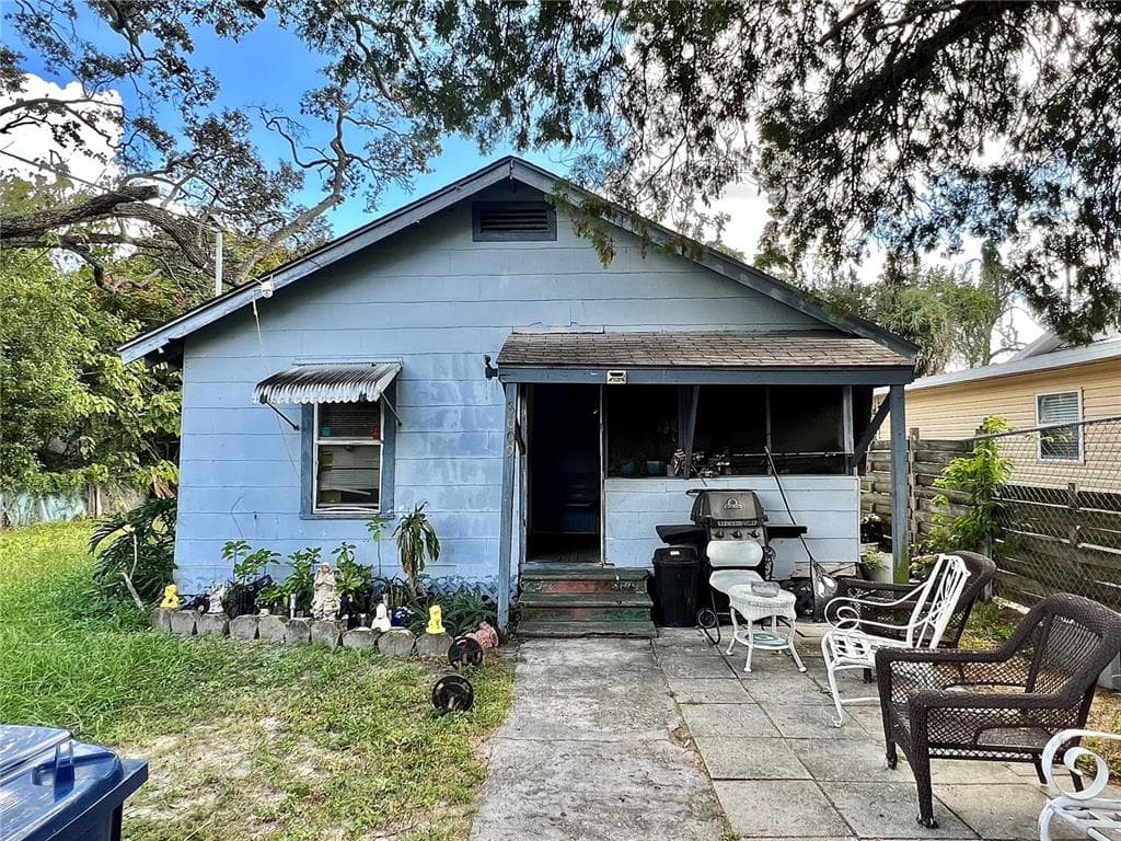 8609 N MULBERRY STREET TAMPA, FL 33604