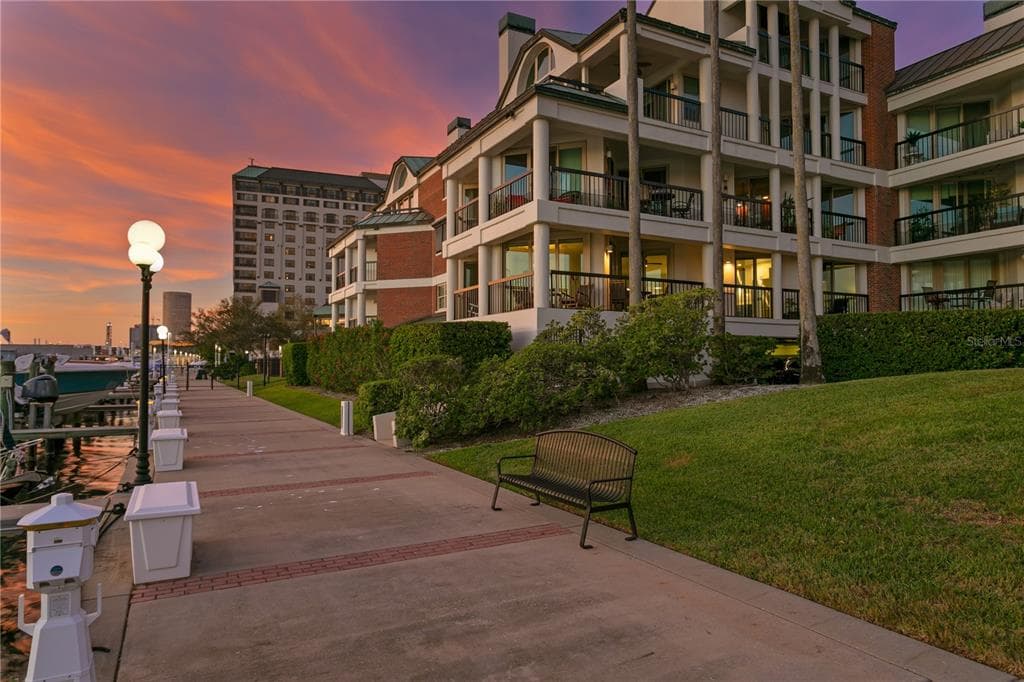 703 SEDDON COVE WAY UNIT 703 TAMPA, FL 33602