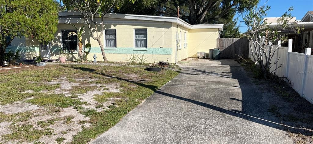 3903 W PAXTON AVENUE TAMPA, FL 33611