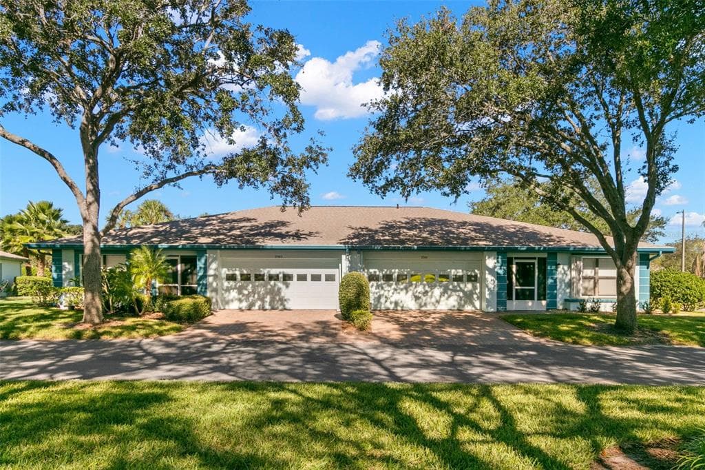 2501 LANGTREE COURT UNIT 211 SUN CITY CENTER, FL 33573