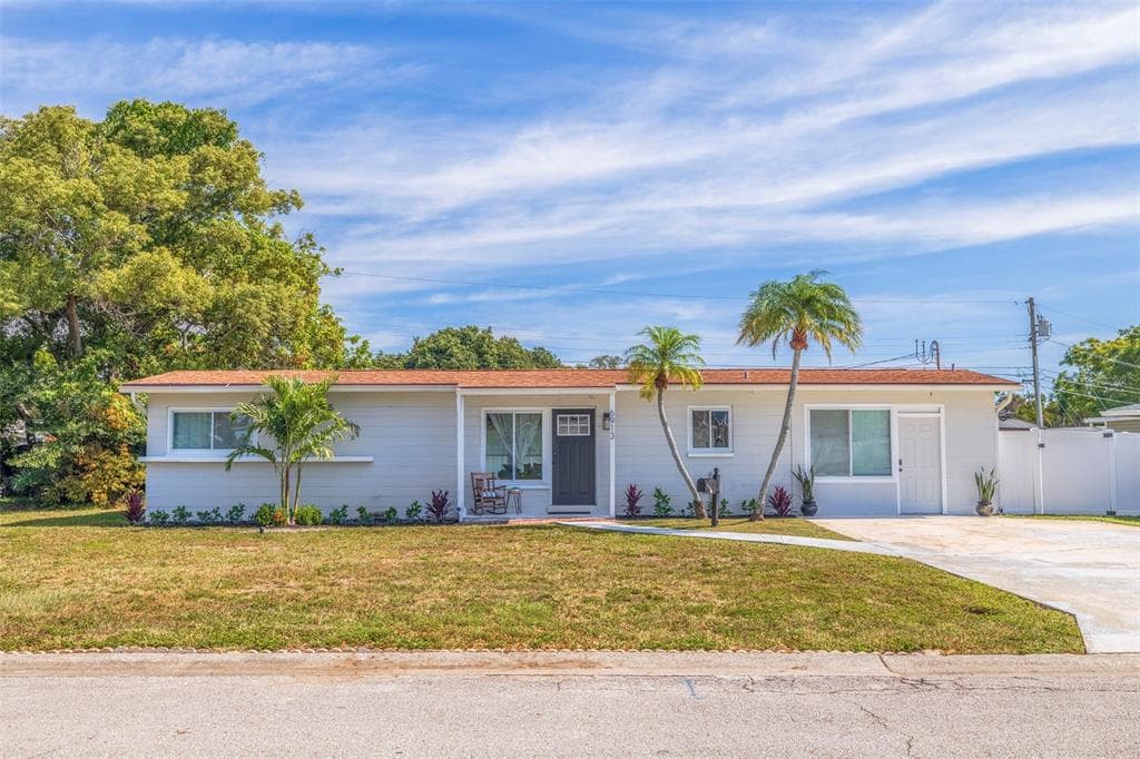 6913 MEADOWLAWN DRIVE N ST PETERSBURG, FL 33702