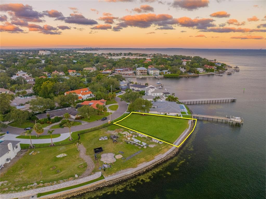 125 BAY POINT DRIVE NE