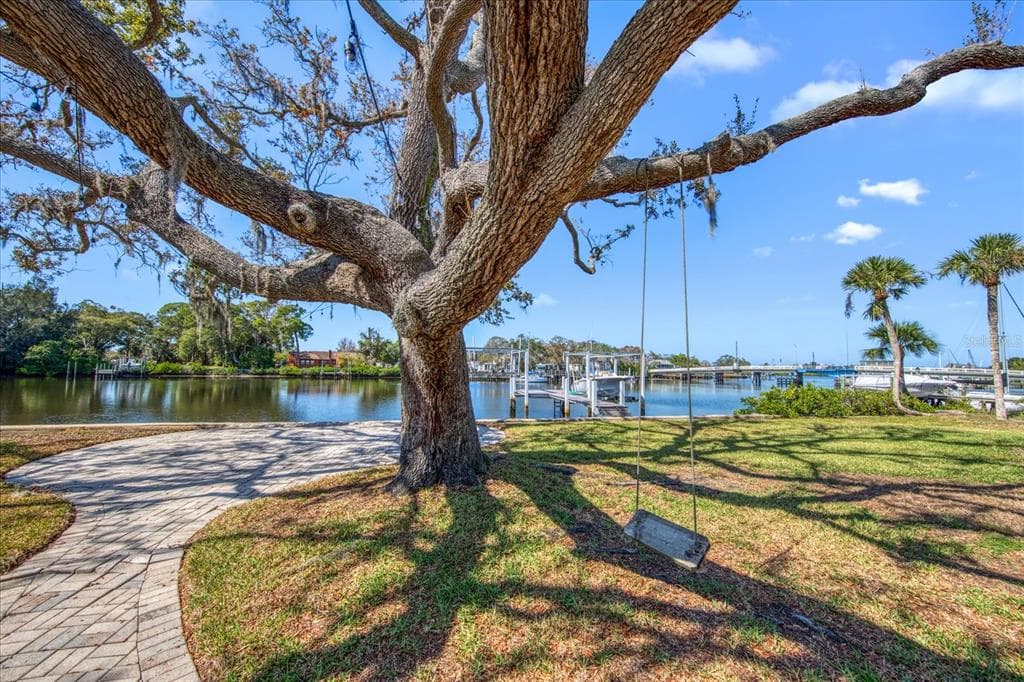 16 VENETIAN COURT TARPON SPRINGS, FL 34689