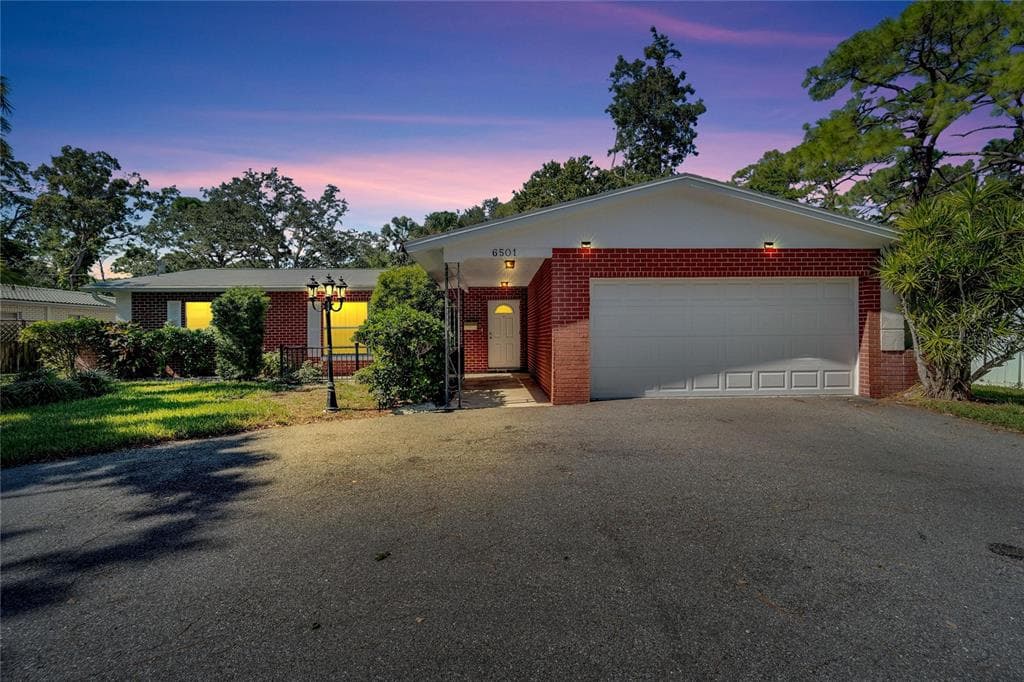 6501 4TH STREET S ST PETERSBURG, FL 33705