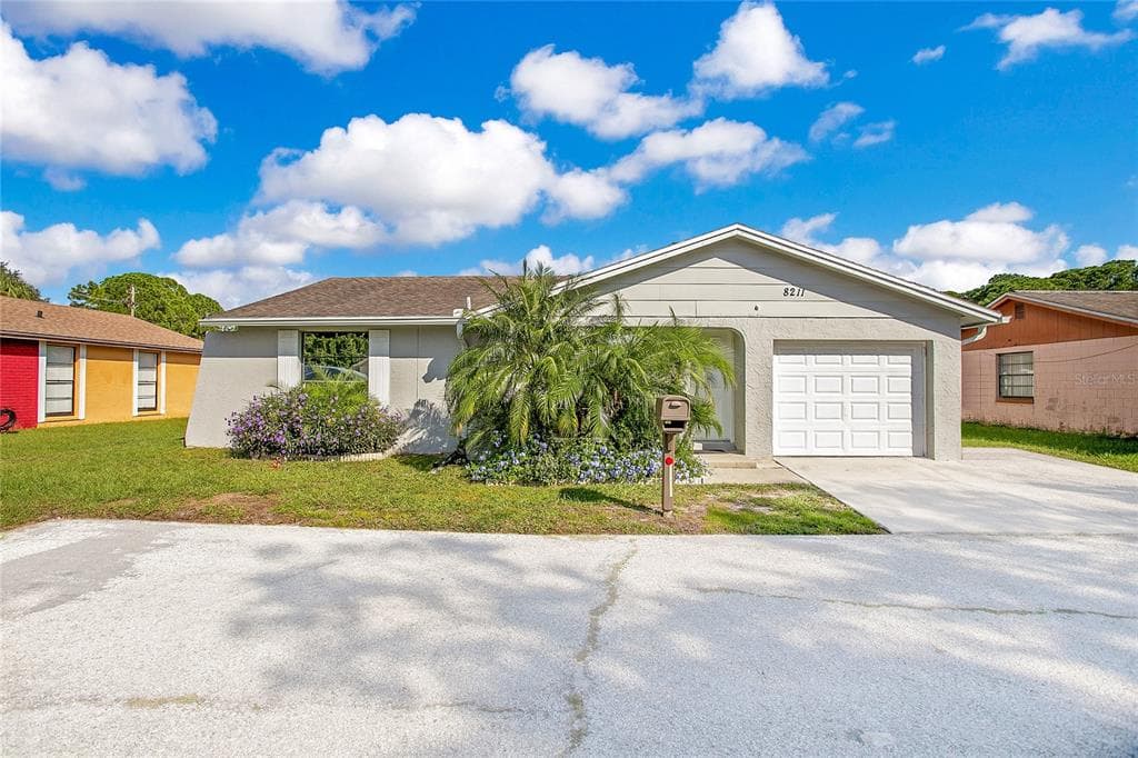 8211 ABBYHILL PLACE TAMPA, FL 33615