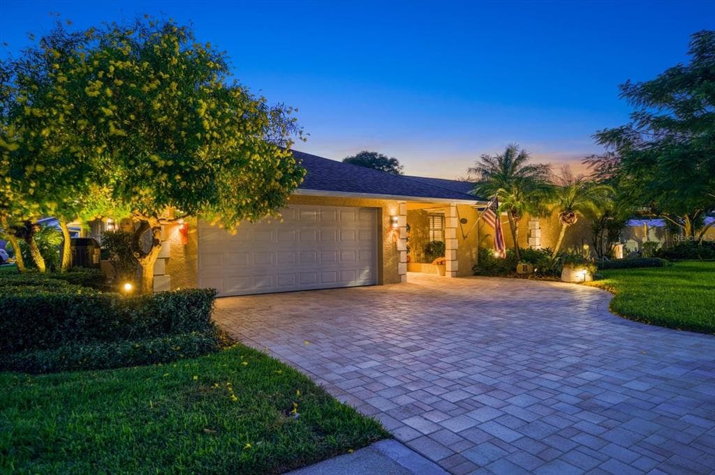 3201 BLUFFS DRIVE LARGO, FL 33770