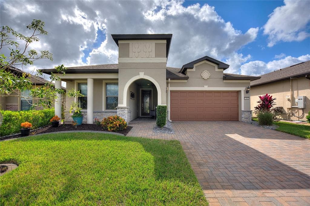 588 CANTABRIA DRIVE DAVENPORT, FL 33837