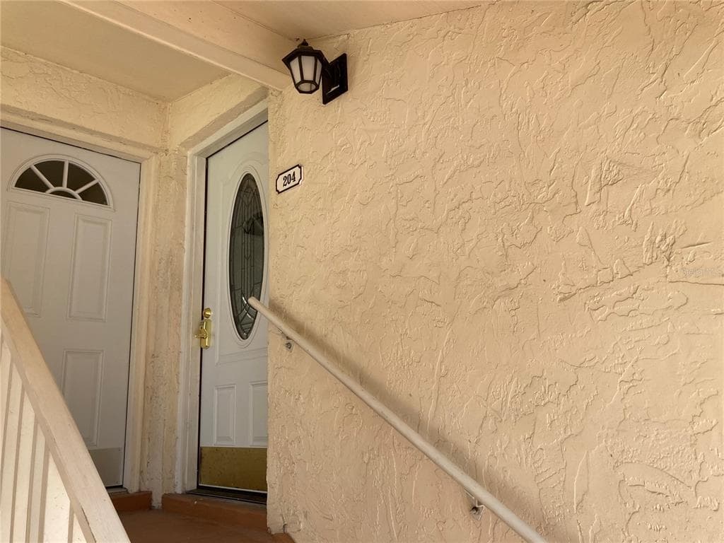 621 99TH AVENUE N UNIT 204 ST PETERSBURG, FL 33702