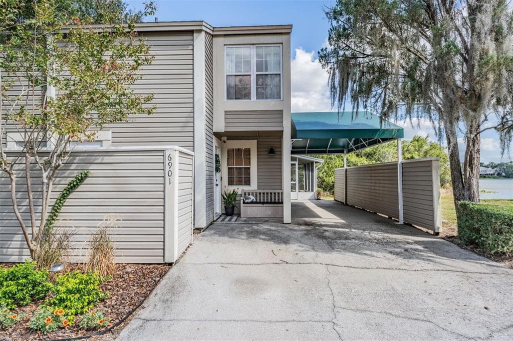 6901 LAKE PLACE COURT TAMPA, FL 33634