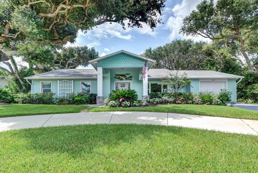 809 E 18th AVENUE NEW SMYRNA BEACH, FL 32169