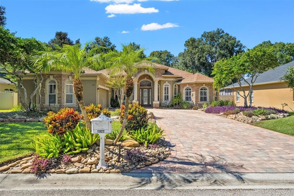 1827 CROOKED OAK LANE LUTZ, FL 33559