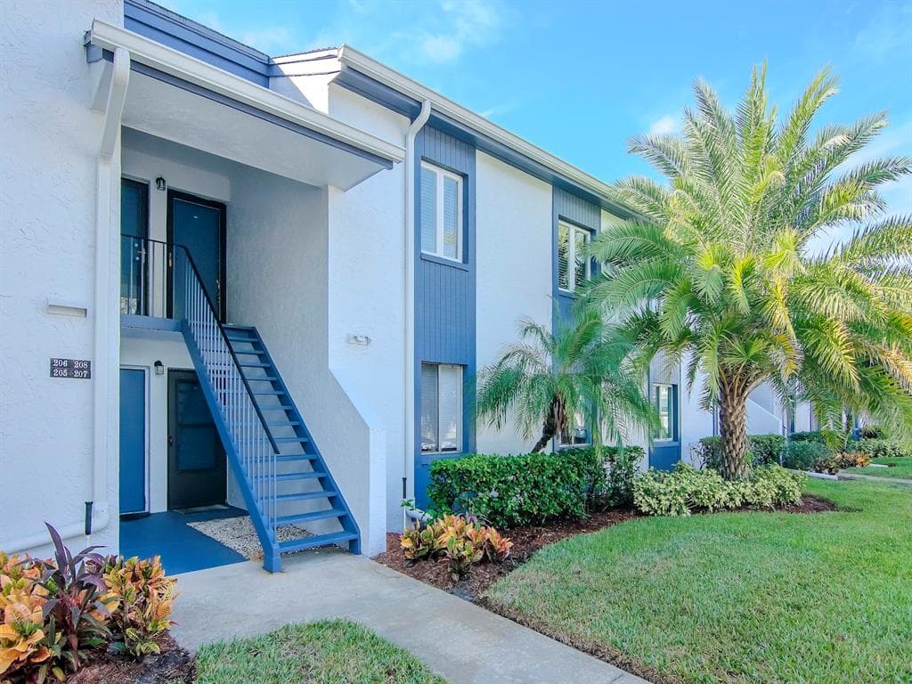 208 CYPRESS LANE