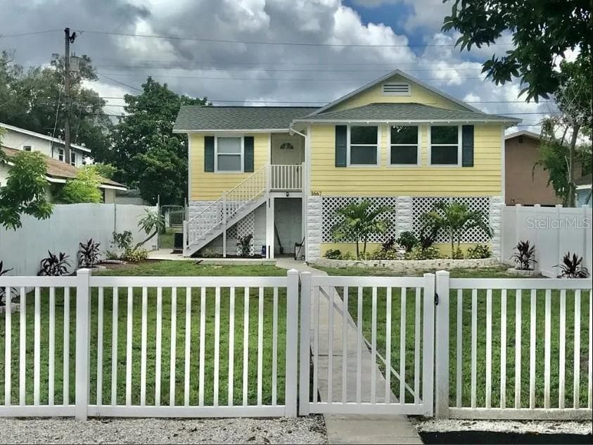 1667 27TH AVENUE N UNIT B ST PETERSBURG, FL 33713