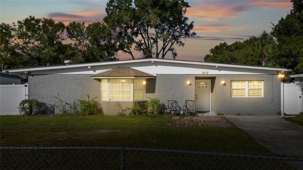 1717 DARLINGTON DRIVE TAMPA, FL 33619