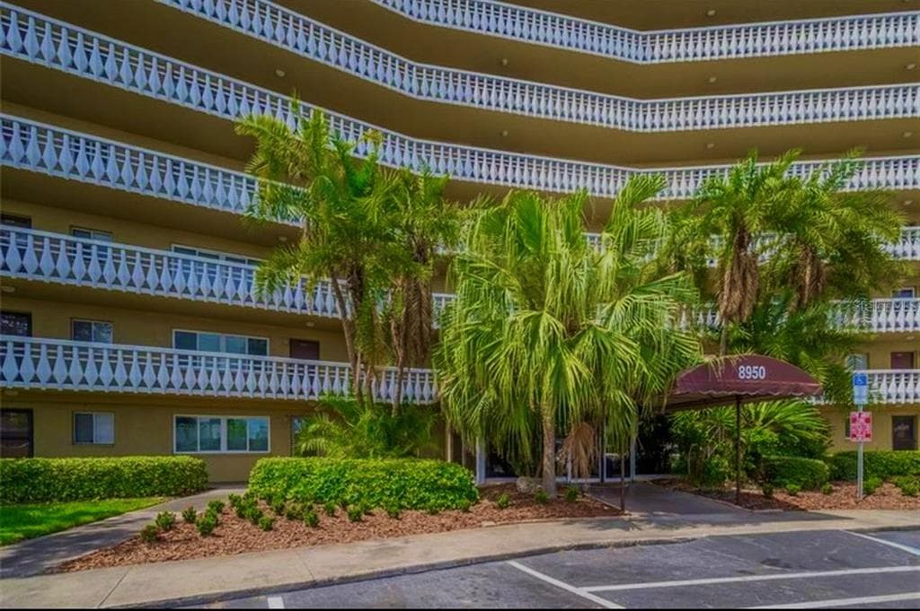 8950 PARK BOULEVARD UNIT 604 SEMINOLE, FL 33777