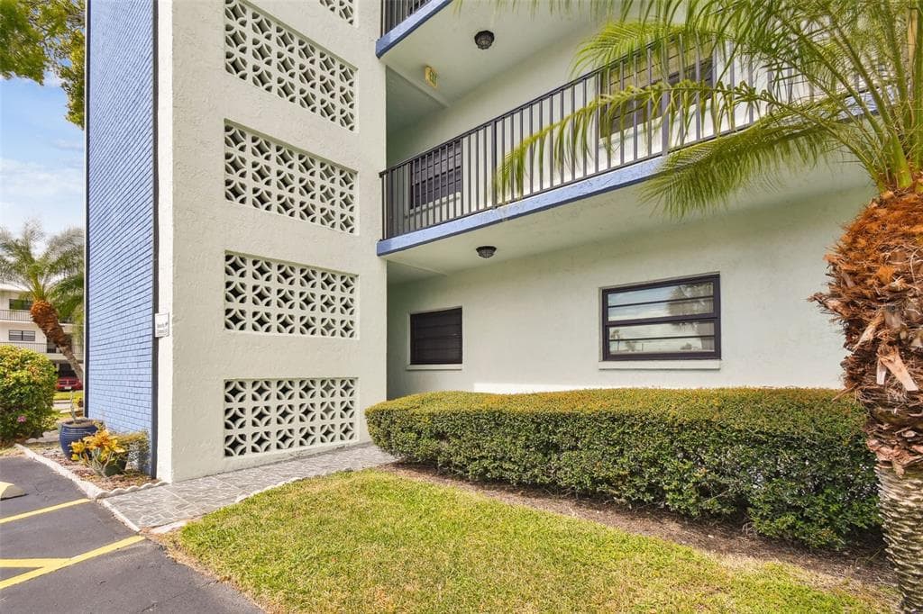 5973 TERRACE PARK DRIVE N UNIT 101 ST PETERSBURG, FL 33709