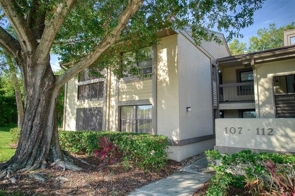 112 WOODLAKE LANE UNIT 112 OLDSMAR, FL 34677