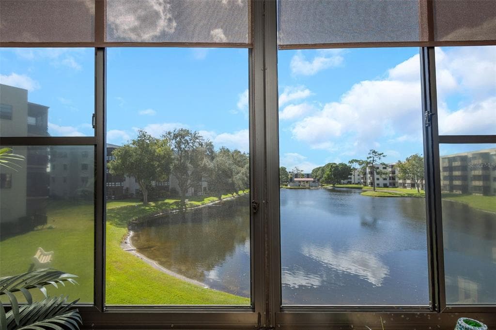 6190 80TH STREET N UNIT 206 ST PETERSBURG, FL 33709
