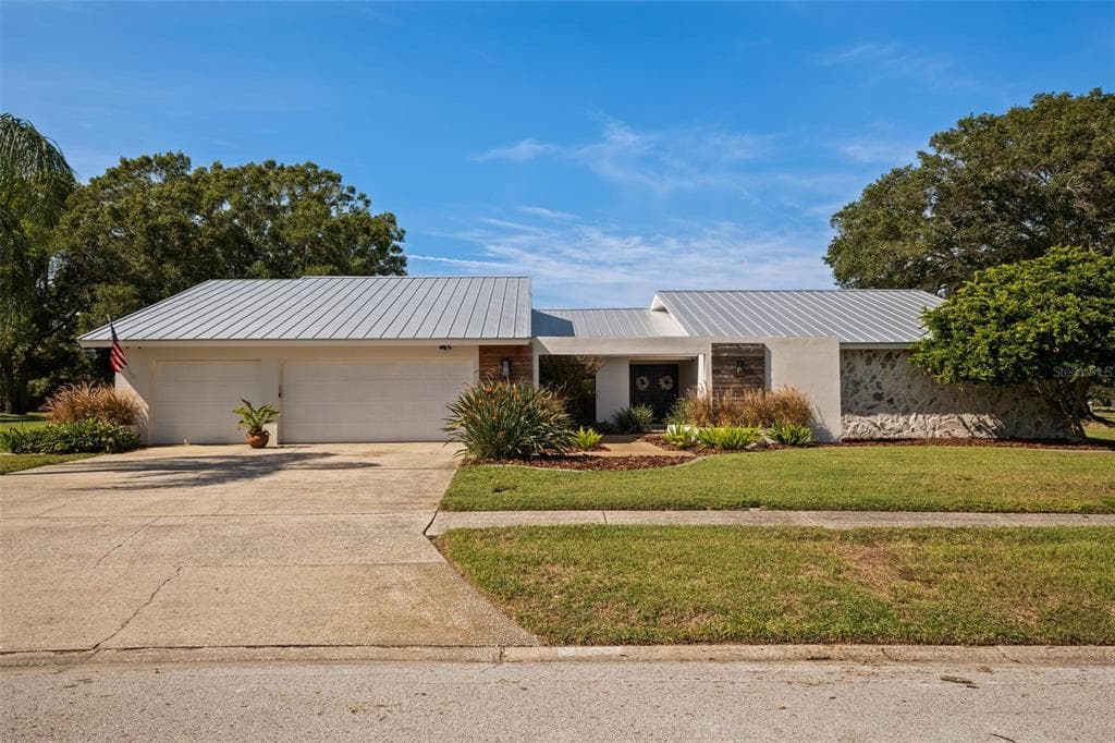 2862 SHADY OAK COURT CLEARWATER, FL 33761