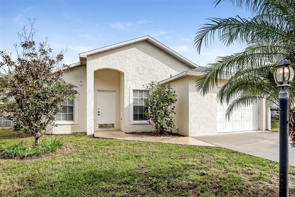 166 DIAMOND RIDGE BOULEVARD AUBURNDALE, FL 33823