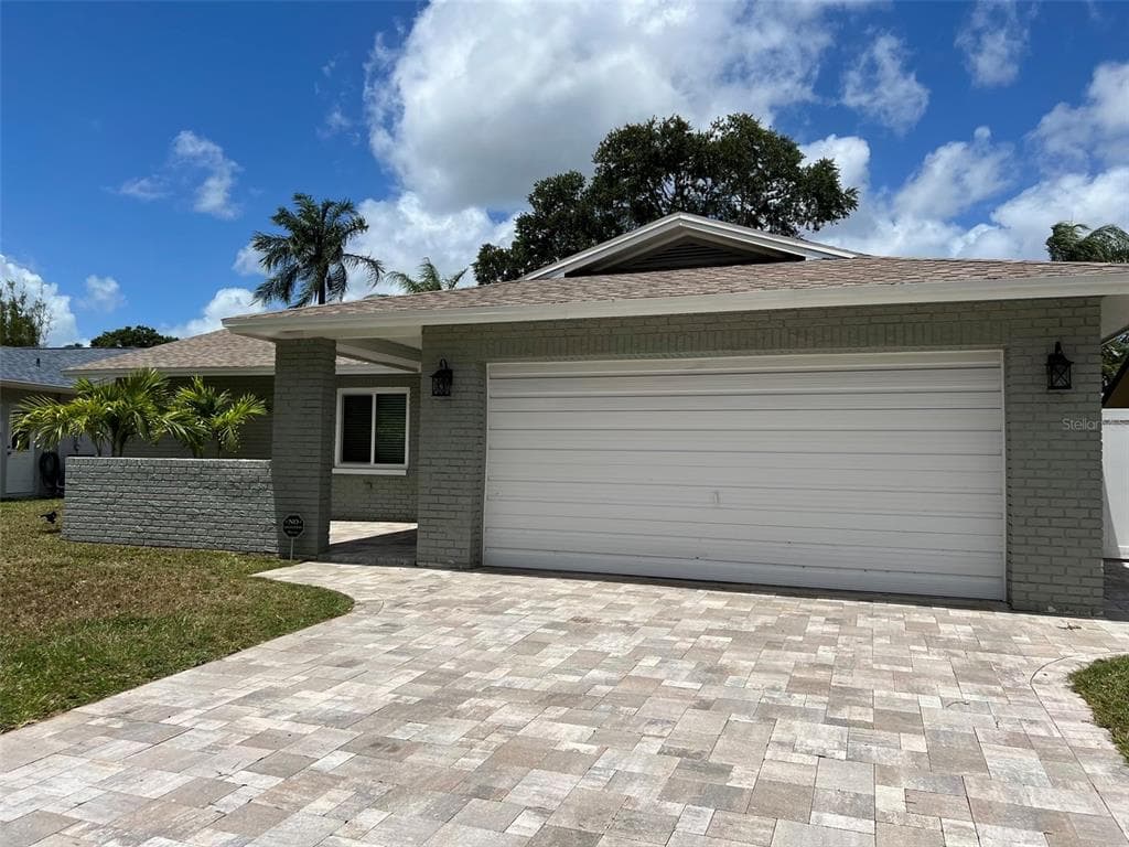 6732 BONNIE BAY CIRCLE N PINELLAS PARK, FL 33781
