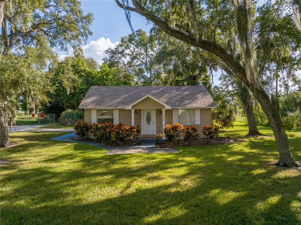 9202 FAIRWEATHER DRIVE LARGO, FL 33773