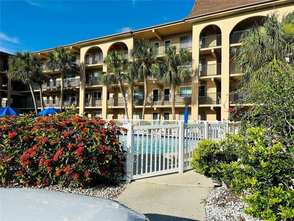 2525 W BAY DRIVE UNIT C23 BELLEAIR BLUFFS, FL 33770