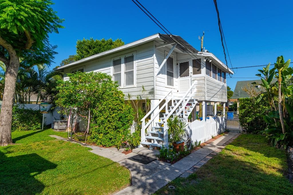 2723 3RD AVENUE N UNIT 1/2 ST PETERSBURG, FL 33713