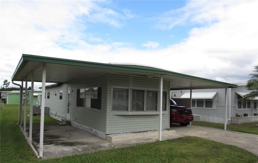37057 LOIS AVENUE ZEPHYRHILLS, FL 33542