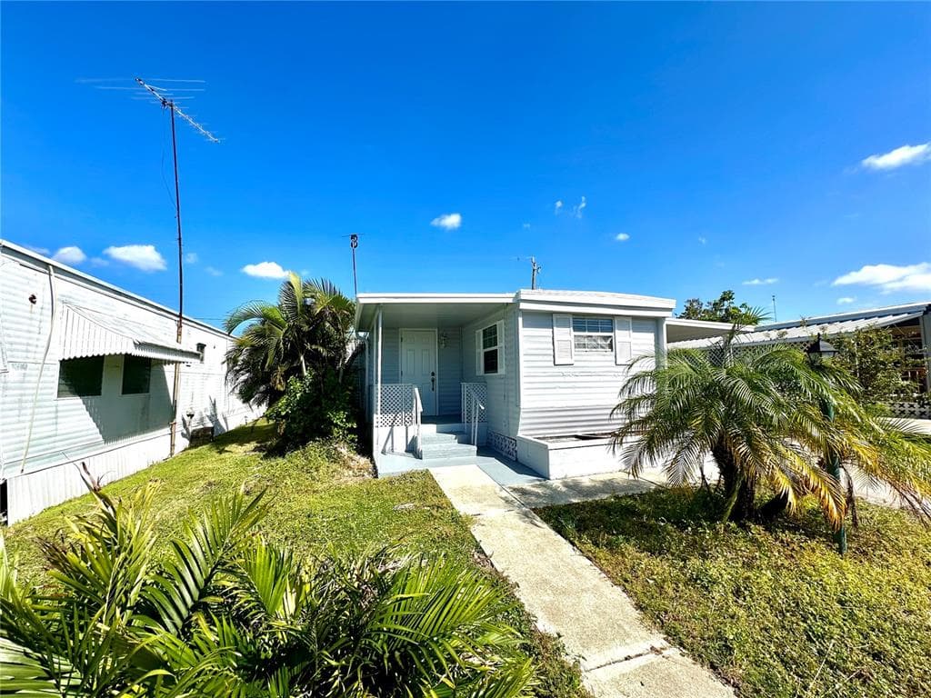 607 51ST AVENUE DRIVE W BRADENTON, FL 34207