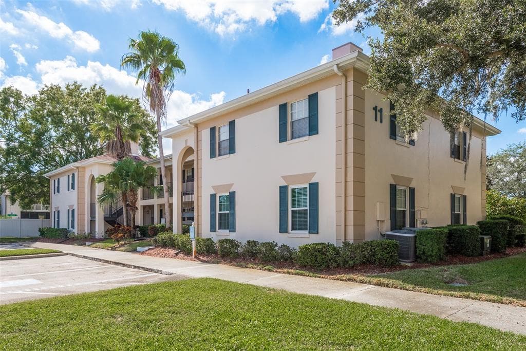 10333 CARROLLWOOD LANE UNIT 111 TAMPA, FL 33618