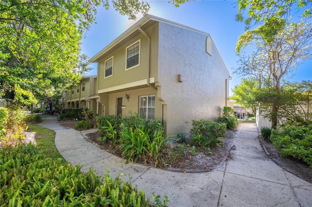 7634 DESOTO COURT TAMPA, FL 33615