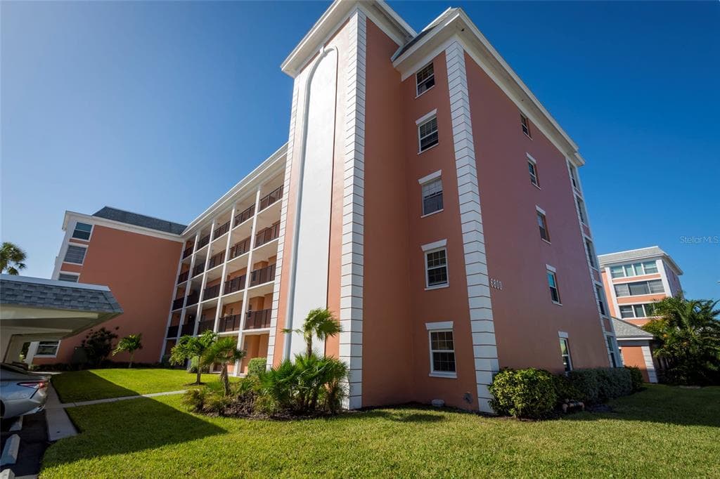6800 20TH AVENUE N UNIT 210 ST PETERSBURG, FL 33710