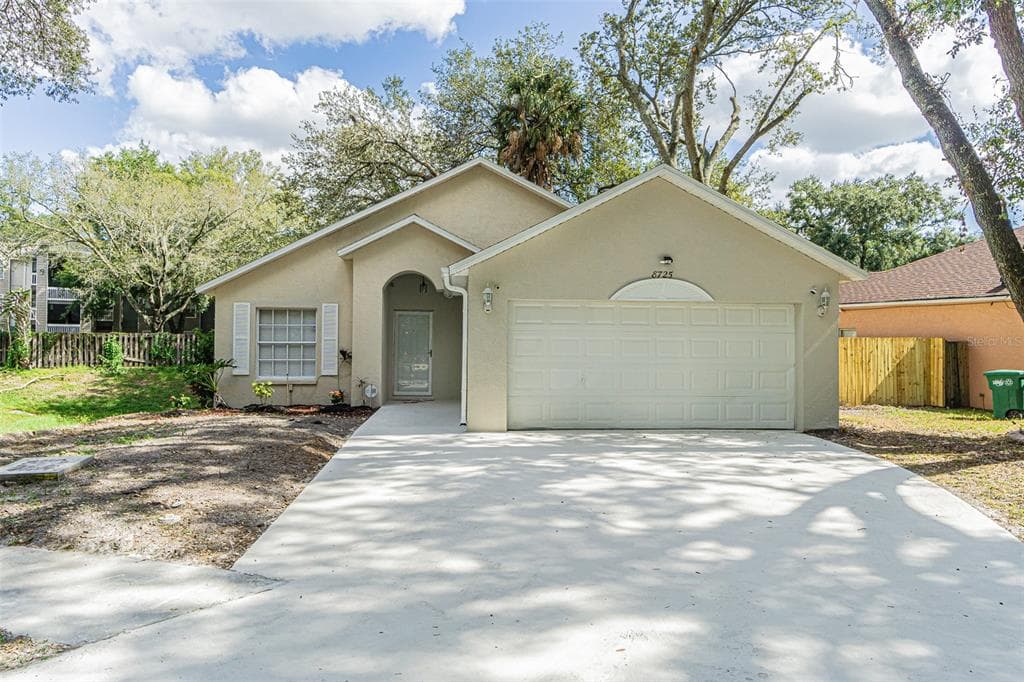 8725 BUSCH OAKS STREET TAMPA, FL 33617
