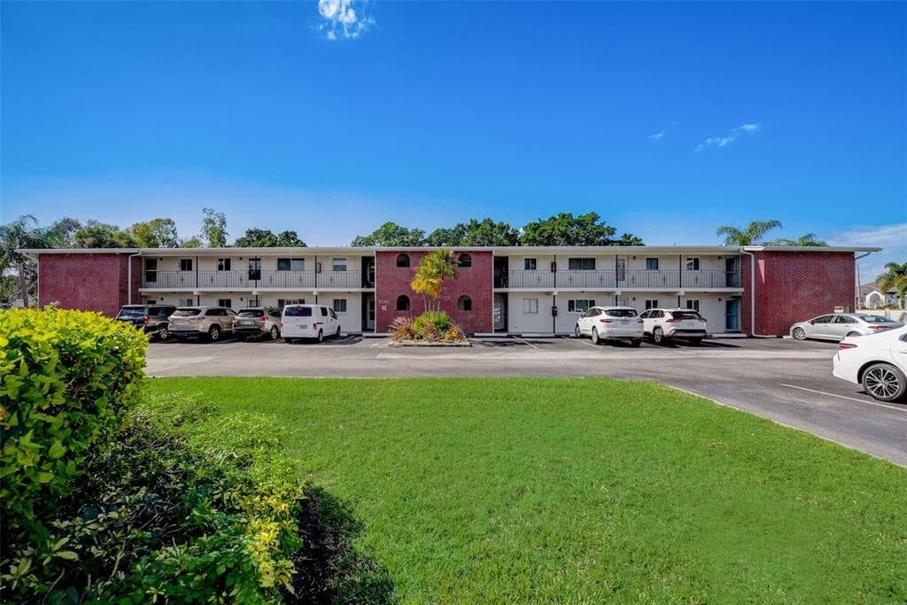 4560 OVERLOOK DRIVE NE UNIT 164 ST PETERSBURG, FL 33703