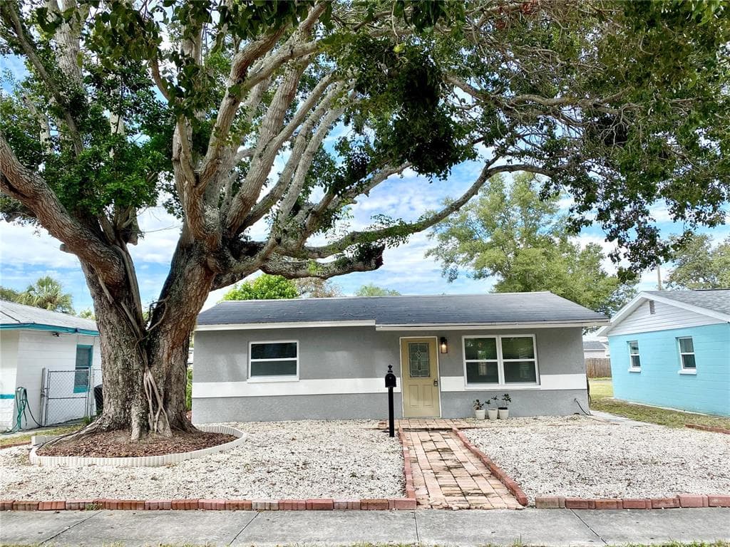 439 34TH AVENUE N ST PETERSBURG, FL 33704